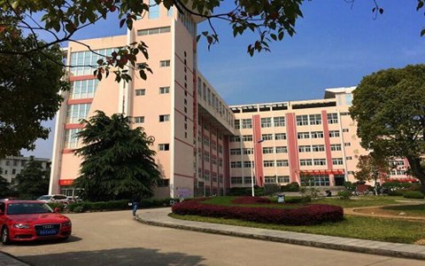 什邡市职业中专学校服装制作与生产管理专业